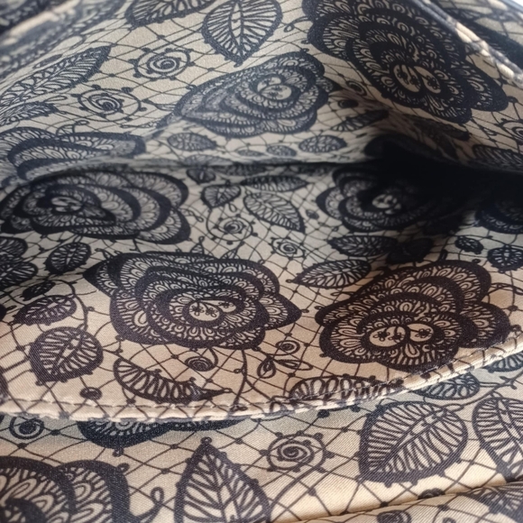 Carlos Santana Black‎ Crossbody Purse 3 Compartments Chain & Leather Strap New - Picture 9 of 9